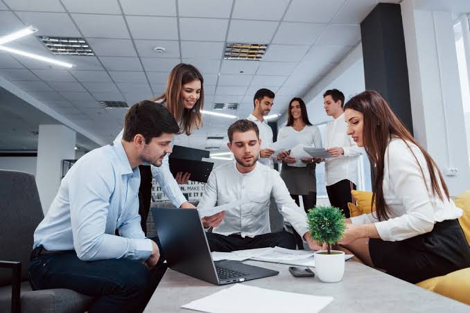 Seguros Empresariales - MC Seguros Seguros empresariales en Cali Colombia - equipo de trabajo protegido - MC Seguros e Inversiones
